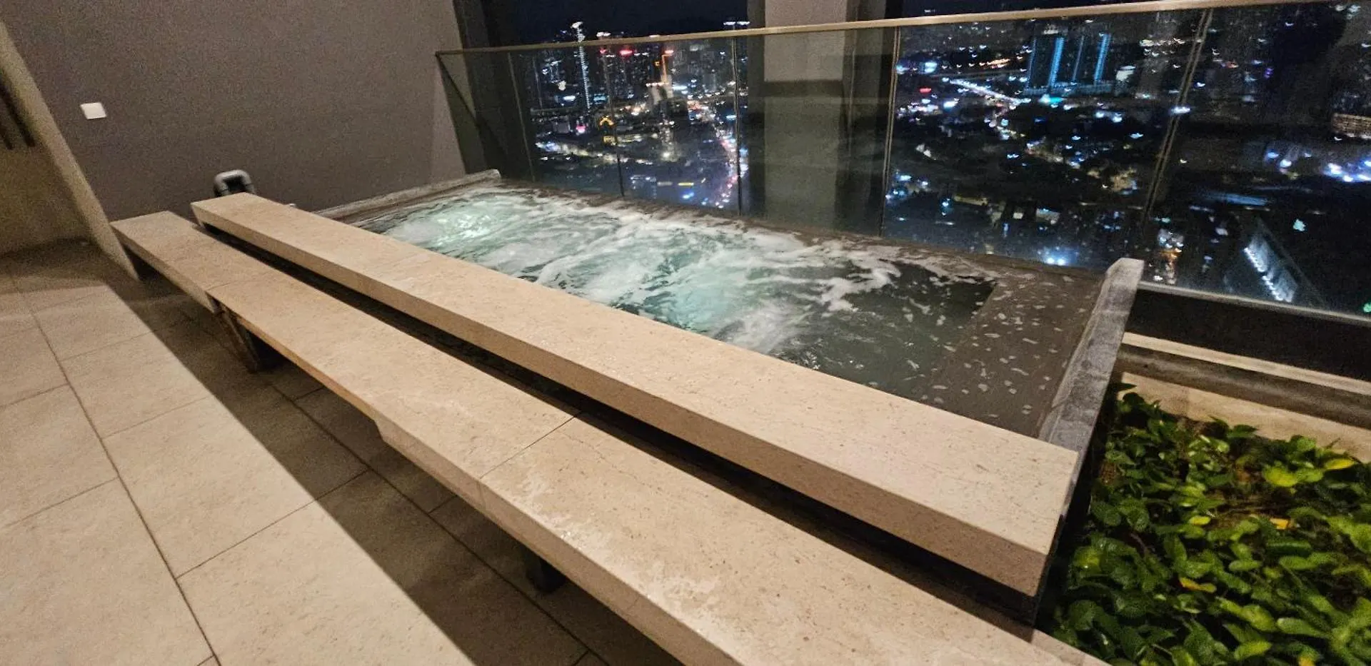 Lucentia Suites Klcc By Classy Kuala Lumpur Apartmán